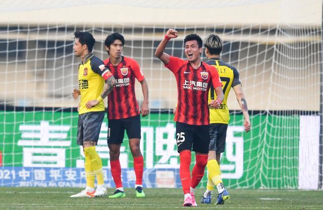 开云体育-海港集结在安静中“抢票” 选帅进入关键期要刮西风