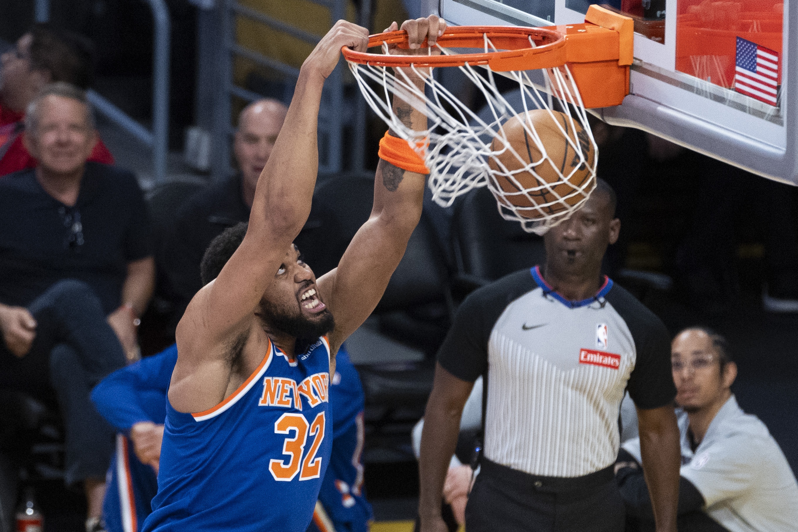 开云官网-解说：勇士打得不错了&amp;年轻人要抓紧机会成长 唐斯没得到战术倾斜